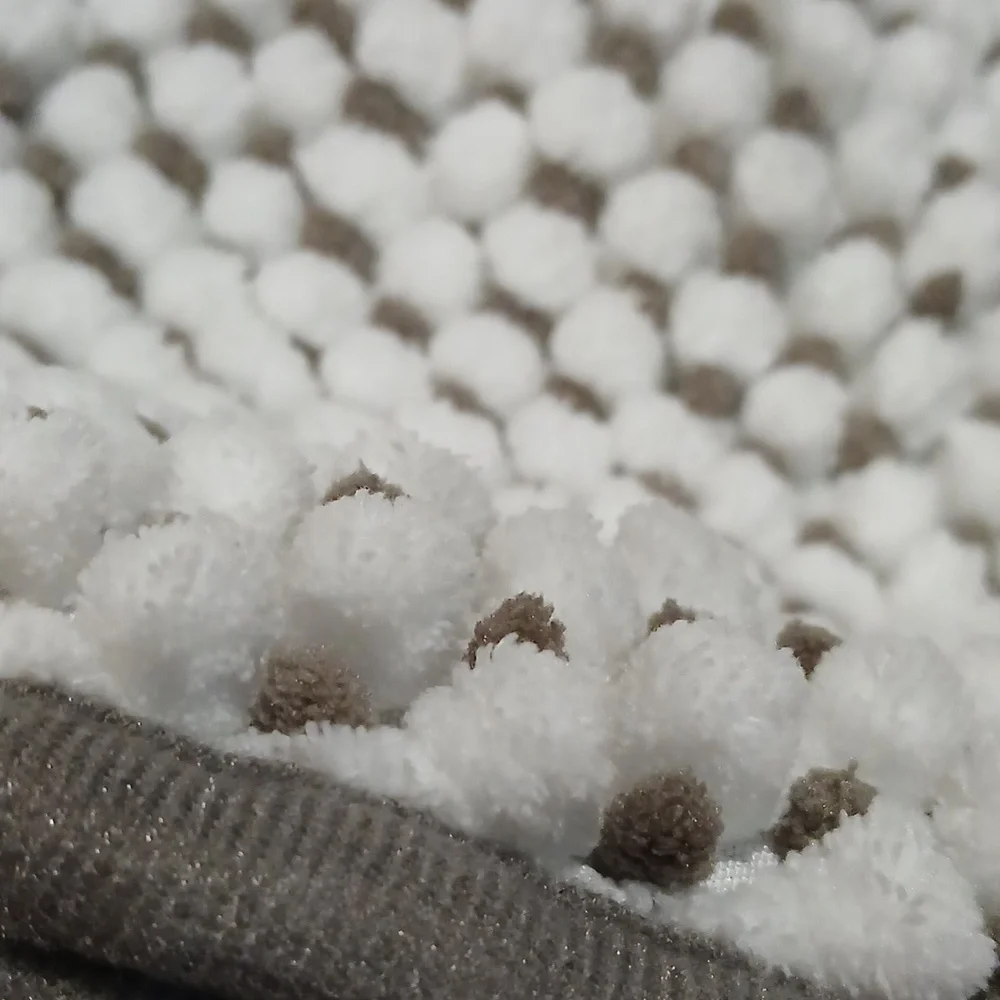 Room Essentials Everyday Chenille Bath Rug Set - Gray and White